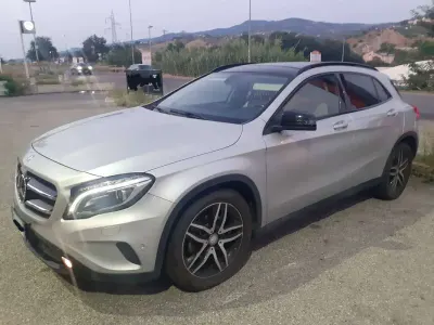 Usata Mercedes GLA180 109 CV (80 kW) 2016 Grigio SUV