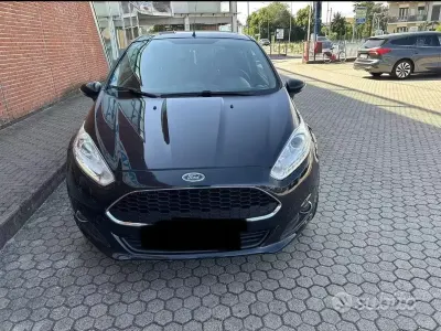 Usata Ford Fiesta Titanium 101 CV (74 kW) 2015 Nero Utilitaria