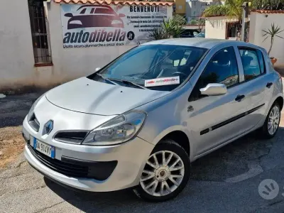 Usata Renault Clio II Luxe 68 CV (50 kW) 2006 Grigio Berlina