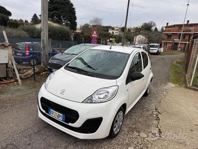 Usata Peugeot 107 Active 68 CV (50 kW) 2013 Beige Utilitaria
