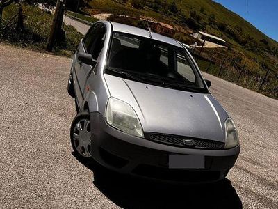 Usata Ford Fiesta Ghia 68 CV (50 kW) 2004 Grigio Utilitaria