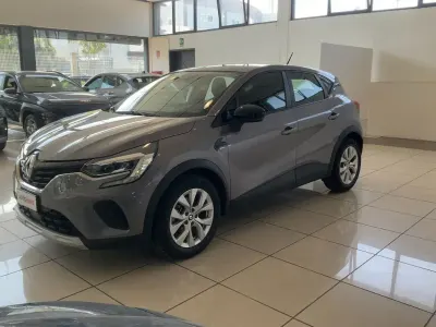 Usata Renault Captur Business 143 CV (105 kW) 2022 Grigio SUV