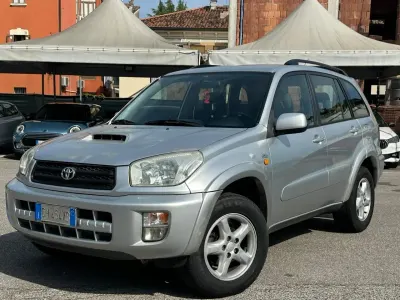 Usata Toyota RAV4 Sol 116 CV (85 kW) 2003 Argento SUV