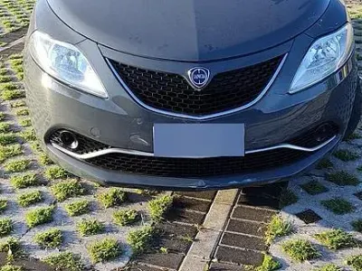 Usata Lancia Ypsilon 95 CV (69 kW) 2016 Grigio Utilitaria