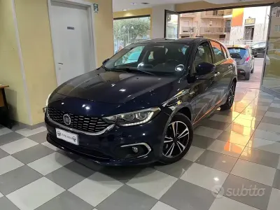 Usata Fiat Tipo Lounge 120 CV (88 kW) 2016 Bluazzurro Berlina