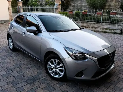 Begagnad Mazda 2 Evolve 105 HK (77 kW) 2017 Silver Halvkombi