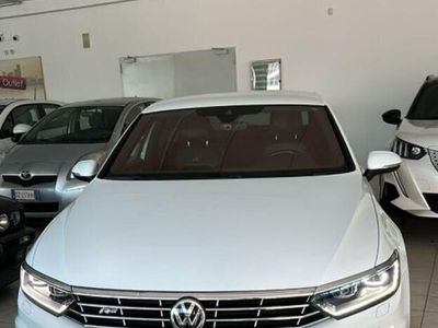 usata VW Passat 2.0 TDI 170CV DSG Highline BMT del 2016 usata a Castellammare di Stabia