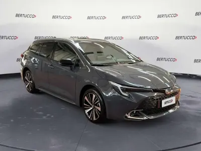 Nuova Toyota Corolla Active 140 CV (102 kW) 2026 Grigio Station wagon