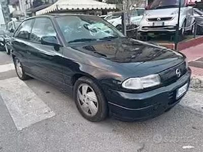 Usata Opel Astra 150 CV (110 kW) 1992 Nero Berlina