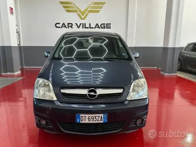 Usado Opel Meriva Enjoy 75 CV (55 kW) 2009 Gris Monovolumen