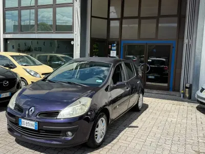 Usata Renault Clio II 75 CV (55 kW) 2006 Nero Berlina