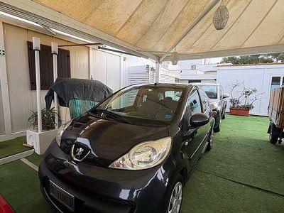 Usata Peugeot 107 68 CV (50 kW) 2007 Grigio Utilitaria