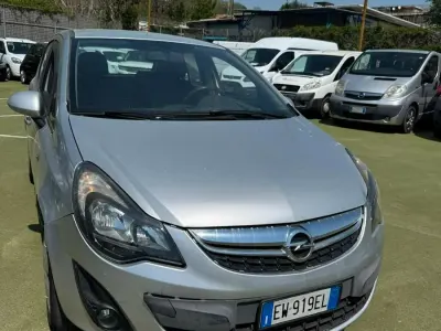 Używany Opel Corsa Edition 75 KM (55 kW) 2014 Srebrny Hatchback