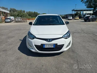 Usata Hyundai i20 Classic 75 CV (55 kW) 2014 Bianco Utilitaria