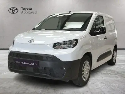 Usata Toyota Proace City City 100 kW (136 CV) 2024 Bianco Monovolume