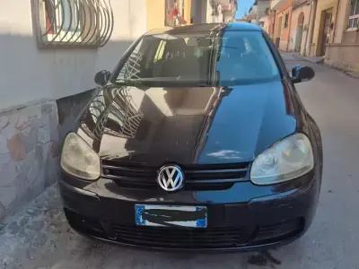Usata VW Golf V 105 CV (77 kW) 2007 Nero Utilitaria