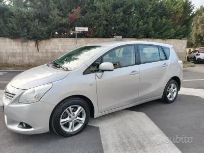 Usata Toyota Verso Sol 126 CV (92 kW) 2010 Grigio Monovolume