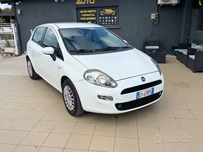 Begagnad Fiat Punto Lounge 75 HK (55 kW) 2014 Vit Halvkombi
