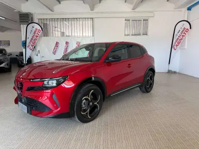 Nuova Alfa Romeo GT Junior 136 CV (100 kW) 2025 Rosso brera metalizzato SUV