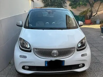 Usata Smart ForFour 90 CV (66 kW) 2017 Bianco Utilitaria