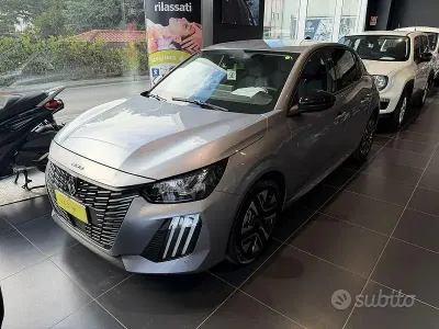 Usata Peugeot 208 Allure 102 CV (75 kW) 2025 Grigio Utilitaria