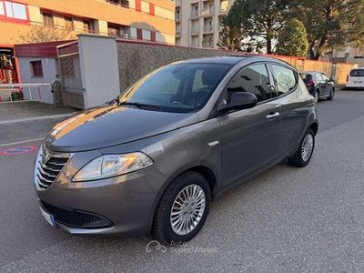 Usata Lancia Ypsilon 69 CV (50 kW) 2014 Grigio Utilitaria
