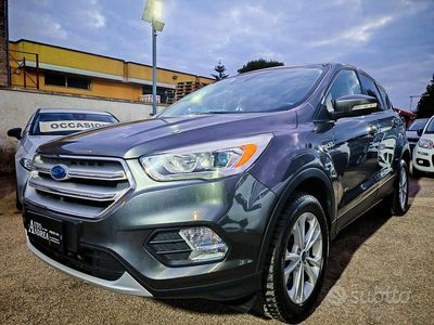 Usata Ford Kuga 150 CV (110 kW) 2017 Grigio SUV