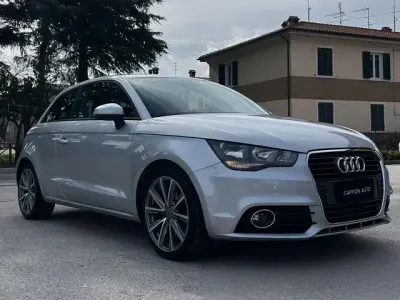 Usado Audi A1 105 CV (77 kW) 2011 Gris Utilitario