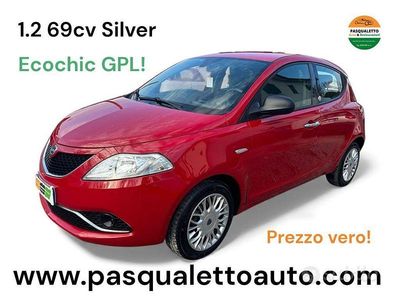 Usata Lancia Ypsilon Silver 69 CV (50 kW) 2017 Rosso Utilitaria