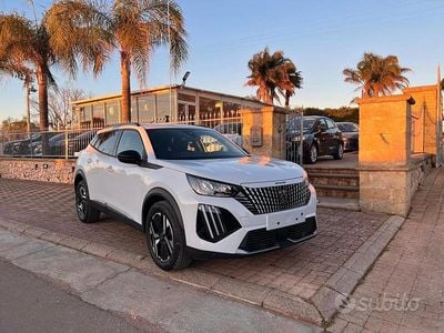 Usata Peugeot 2008 Allure 102 CV (75 kW) 2024 Bianco SUV