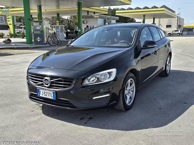 Usata Volvo V60 120 CV (88 kW) 2017 Nero Station wagon