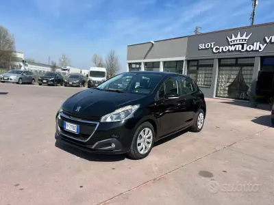 Usata Peugeot 208 Active 75 CV (55 kW) 2018 Nero Utilitaria