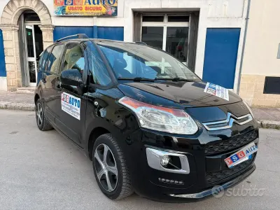 Usado Citroën C3 Picasso Live 99 CV (72 kW) 2017 Negro Monovolumen