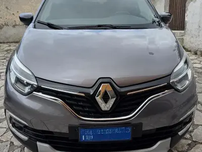 Usata Renault Captur 150 CV (110 kW) 2019 Grigio SUV