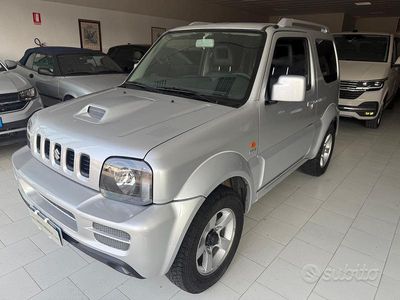 Usata Suzuki Jimny 86 CV (63 kW) 2006 Grigio SUV