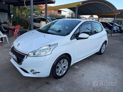 Bianco Usata 2014 Peugeot 208 Utilitaria | 7299 € (Buon prezzo)