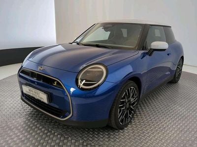 Blu/azzurro Usata 2024 Mini Cooper SE Favoured Utilitaria | 31.699 € (Molto cara)