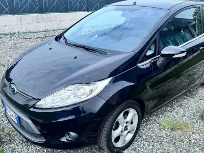 Usata Ford Fiesta Titanium 71 CV (52 kW) 2013 Nero Berlina
