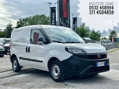 Usata Fiat Doblò 105 CV (77 kW) 2022 Bianco Monovolume
