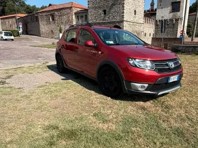 Usata Dacia Sandero Stepway 90 CV (66 kW) 2014 Rosso Berlina