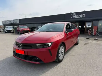 Usata Opel Astra Edition 110 CV (80 kW) 2023 Rosso Utilitaria