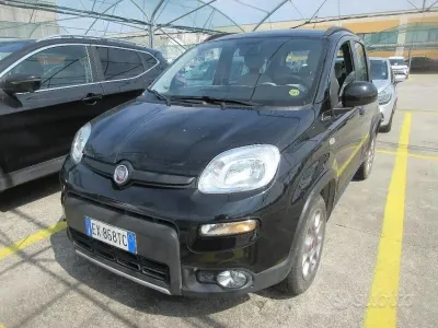 Usata Fiat Panda 4x4 Lounge 75 CV (55 kW) 2014 Nero Utilitaria
