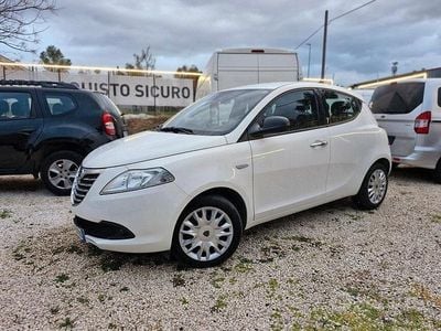 Usata Lancia Ypsilon Silver 69 CV (50 kW) 2016 Bianco Utilitaria
