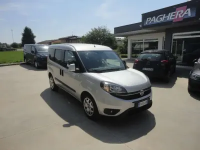 Usata Fiat Doblò 120 CV (88 kW) 2018 Argento Monovolume
