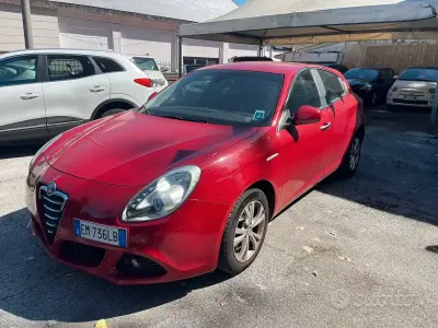 Usata Alfa Romeo Giulietta Exclusive 105 CV (77 kW) 2012 Rosso Utilitaria