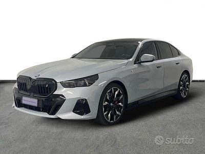 Usata BMW i5 M Sport 250 kW (340 CV) 2024 Brooklyn grey metallic Berlina