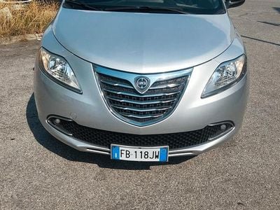 Usata Lancia Ypsilon Gold 95 CV (69 kW) 2015 Argento Utilitaria