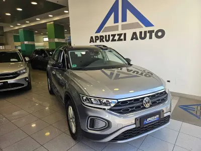 Usata VW T-Roc Life 150 CV (110 kW) 2023 Argento SUV
