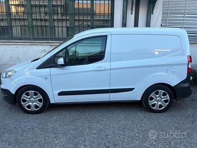 Usata Ford Courier 75 CV (55 kW) 2015 Bianco Monovolume