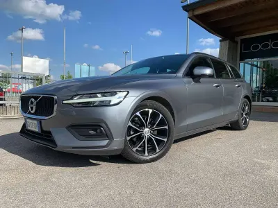 Usata Volvo V60 Business Edition 150 CV (110 kW) 2020 Argento Station wagon